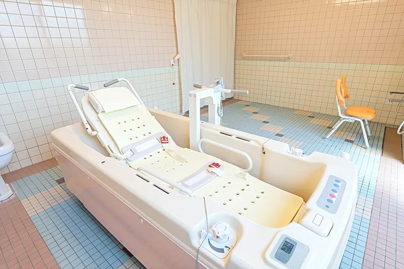 入浴介助専門の介護職員(ネイル・髪色自由)/未経験・無資格