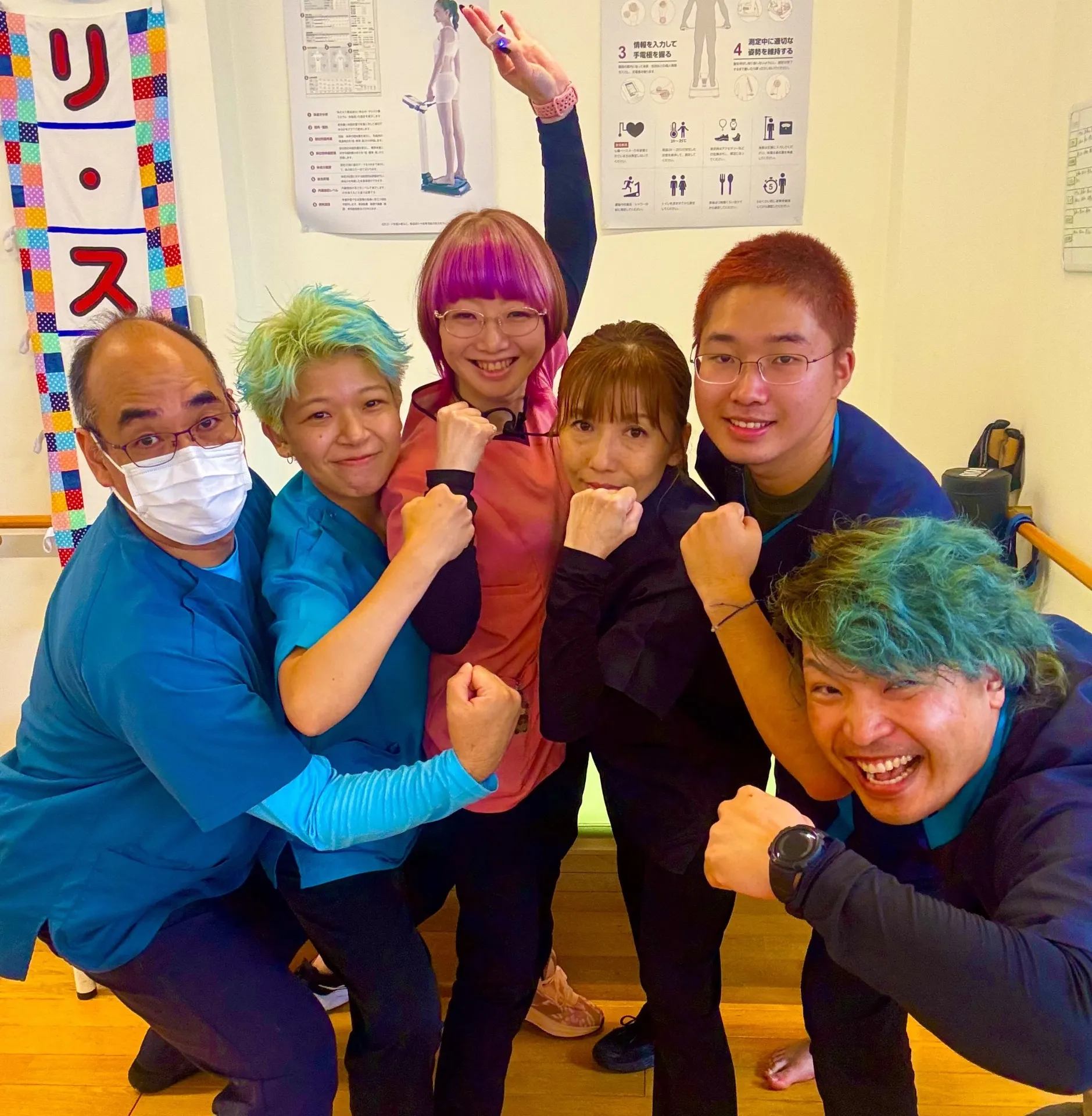 【正社員】リハビリデイサービスでの介護職員(ネイル・髪色自由)/未経験・無資格者大歓迎！